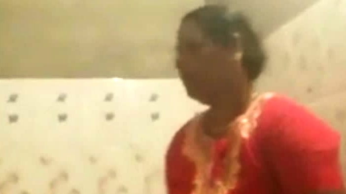 Desi Aunt spied on washing her chubby body