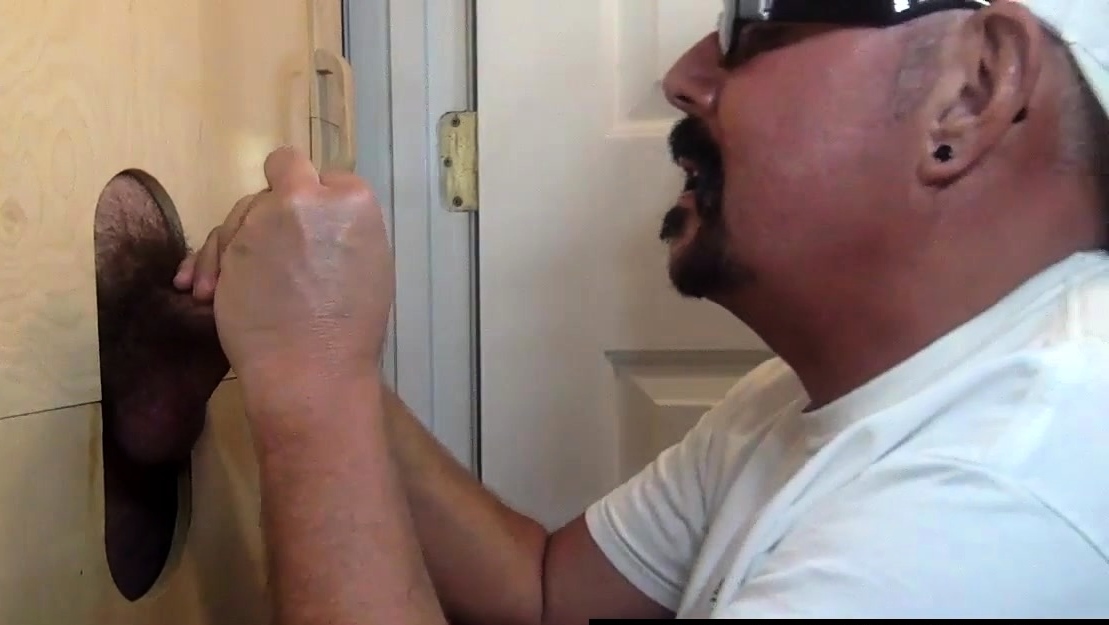 Dicksucking gloryhole DILF gets breeded