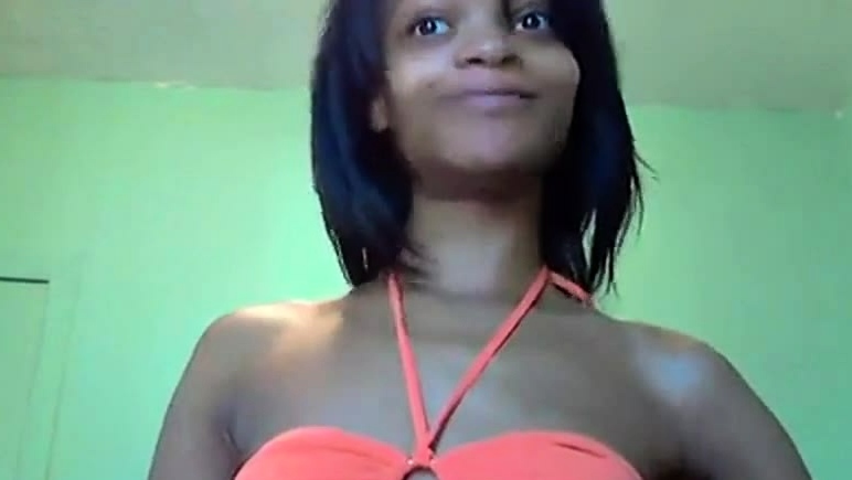 Mixed girl shows her body on cam