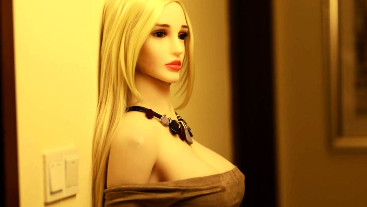 Perfect Tebux Sex Doll Blonde MILF for your Fantasy