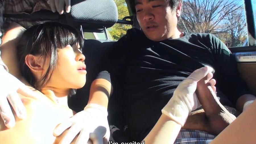 Yui Kyouno fooled to suck cock to become a model. In a car,