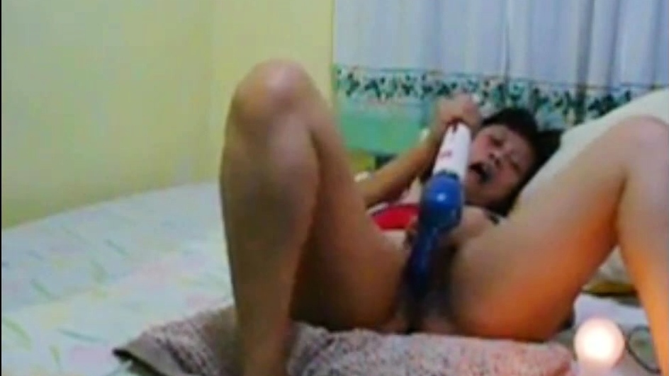 Mom from Singapore fucks huge toys