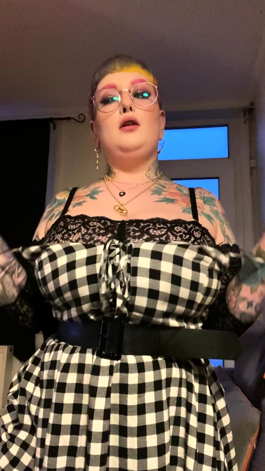 Fat BBW with big boobs masturbating and squirtin on cam