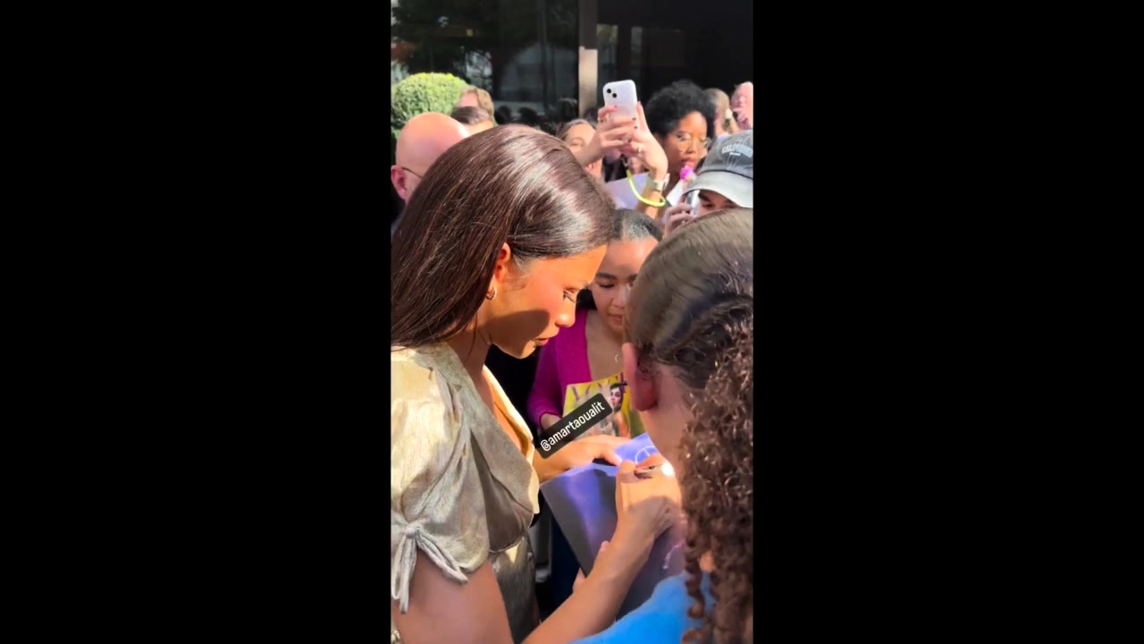 Zendaya nipple slip at a fan signing