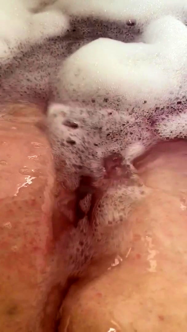 Amateur Close Up Squirting Masturbation