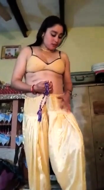 Desi Aunty strip infront of husband