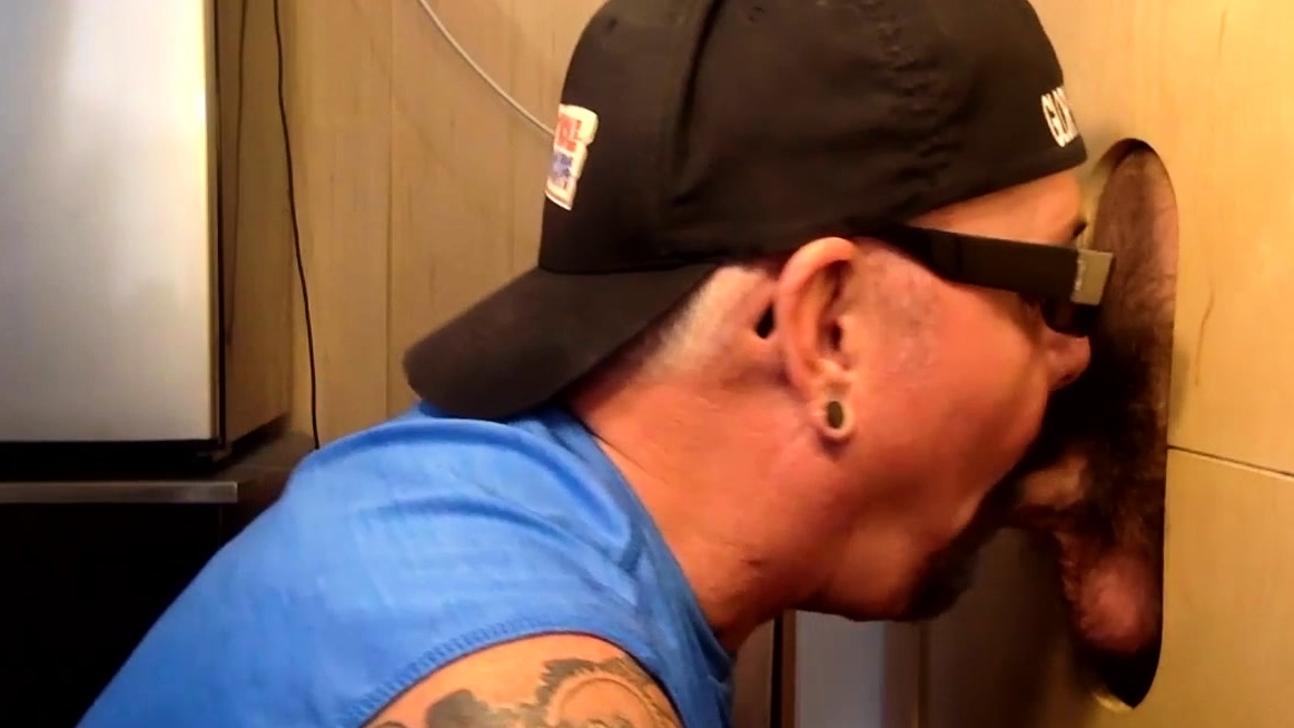 Inked gloryhole DILF sucks 4 mouthjizz