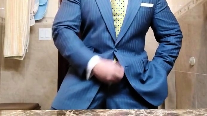 Str8 daddy jerking off in suit