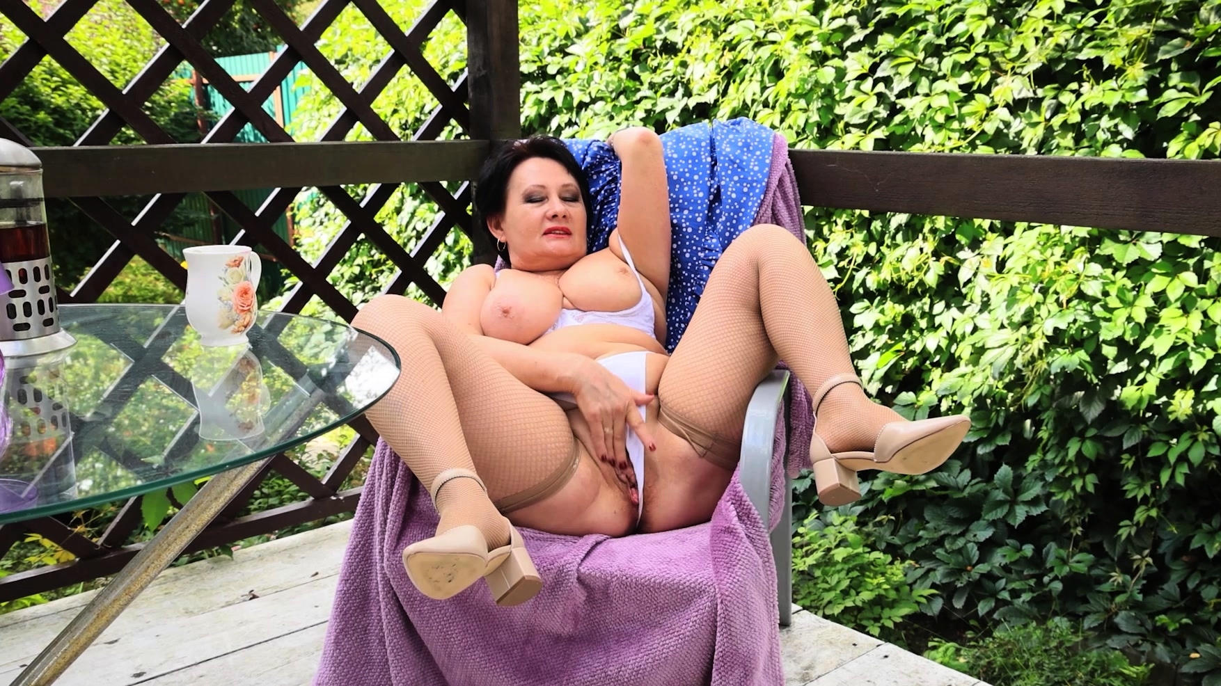 BBW Busty Granny Outdoor Masturbation