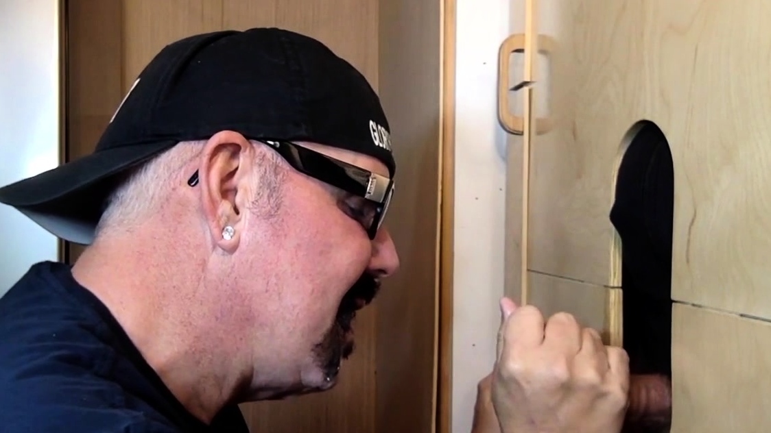 Gloryhole BJ DILF deepthroats dude