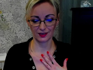 Blonde German Amateur Milf Luxvanessa Flashing Cleavage