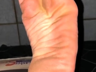 Horny brunette amateur with foot fetish sucks guys toe