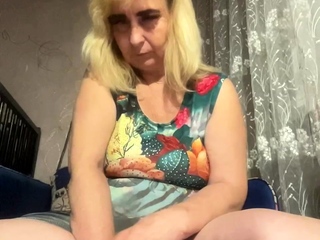 Handjob amateur mature on knees jerking in the kitchen