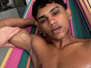 Mitch Seangers – From Beach to Handjob Fantasy