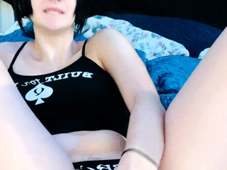 Webcam fun mature brunette with toys cum on cam