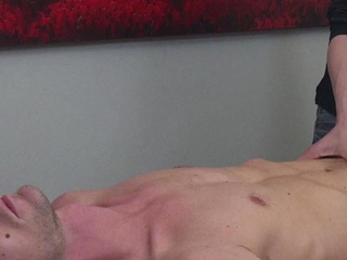 Masseuse gives client awesome handjob