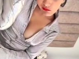 Brunette Solo Webcam Masturbation