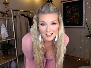 Chubby blonde brianna solo masturbation