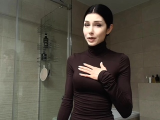 Close up MILF masturbation